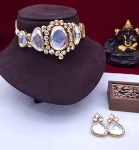 Collar Gargantilla con Base de Latón y Joyería Kundan, Hecho a Mano, Estilo Étnico, para Regalo de Boda, Compromiso o Aniversario para Mujer - Product Image 1