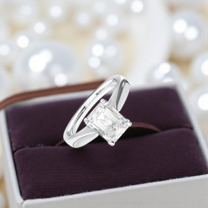 1.50 Carat F-G/VS Lab Grown Bague de fiançailles en diamant taille émeraude 950 Platine fabriquée à la main en bagues diamant - Product Image 1