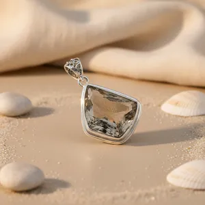Colgante Solitario de Plata 925 con Cristal de Estrás, Corte Triangular, Engaste en Bisel, Diseño Geométrico Minimalista, Unisex, para Uso Diario - Product Image 1