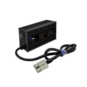 Cargador Rápido de 800W 60V 10A LiFePO4 para Vehículos Eléctricos de Tres Ruedas con Resistencia al Agua IP34 y Apagado Automático - Product Image 1