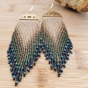 Boucles d'oreilles créoles tendance en perles de verre Boucles d'oreilles en perles de rocaille Boucles d'oreilles créoles faites à la main pour femmes filles Nouveaux modèles par R Crafts - Product Image 4