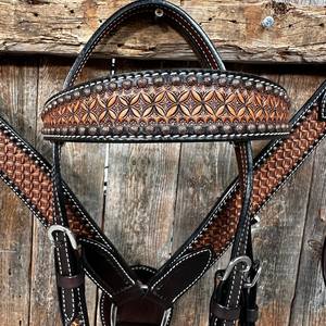 Ensemble de harnais pour cheval en cuir western avec bandeau et collier de poitrail en nid d'abeille bicolore, équipement d'équitation personnalisé avec motifs floraux - Product Image 2