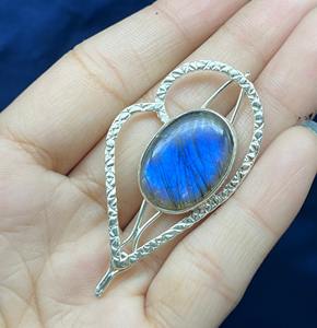 Broches en argent de Labradorite, broche en argent de pierre précieuse de Labradorite Broche d'écharpe celtique faite à la main Broche d'écharpe en argent Boho - Product Image 3