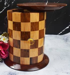 Urna de madera diseñada en ajedrez de lujo, recuerdo de acabado brillante hecho a mano para adultos y mascotas, suministros funerarios de AYAANS - Product Image 3