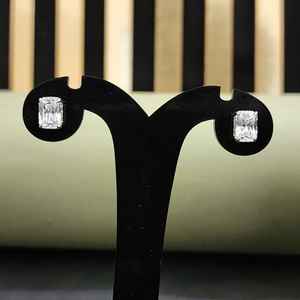 Boucles d'oreilles élégantes en argent sterling 925 plaqué or avec diamant taille radiant, certifiées IGI, tendance, pour fiançailles, anniversaire, soirée - Product Image 1