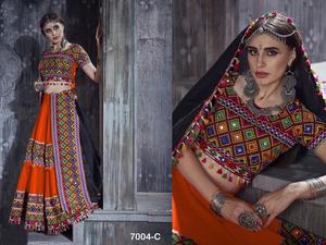 Ropa india y pakistaní Navaratri Lehenga Choli para festivales y fiestas disponible a precio de exportación - Product Image 6