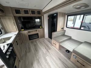 Nouveau 2026 Keystone C-o-l-e-m-a-n L-e-g-a-c-y 2400R-E-X - Product Image 5