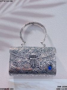 Bolsos de mano en relieve de metal en forma de rectángulo hechos a medida para niñas estilo de moda con adornos de piedra para fines de reventa - Product Image 5