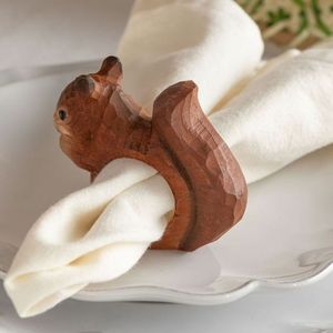 Rond de serviette en bois de style vintage adapté à la décoration de table d'automne et aux rassemblements traditionnels avec un attrait naturel organique - Product Image 2