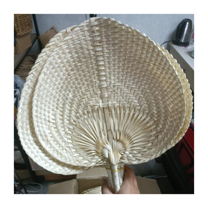 Ventilador de mano de bambú hecho a mano más vendido, ventilador plegable Natural de origen de Vietnam, perfecto para el mercado de exportación y regalos 2025 - Product Image 1