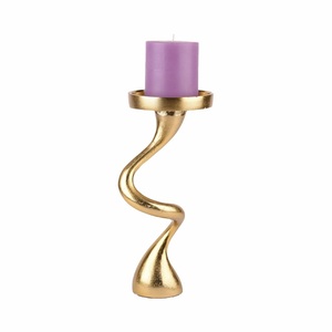 Bougie de couleur dorée en forme de fleur et porte-lumière en T idéal pour la décoration de Noël et de mariage avec les tailles 27 et 23 cm - Product Image 6