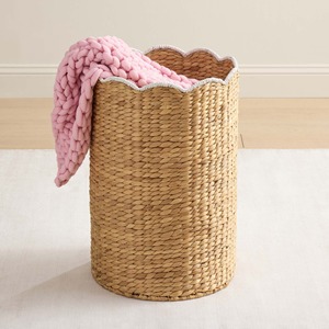 Panier décoratif en jacinthe d'eau à bord festonné pour le rangement des jouets et l'organisation de la chambre - Product Image 1