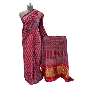 Sari de algodón y seda estampado a mano Rakta Jaal Ajrakh, modelo Banarasi, de georgette de red suave y pesada estilo Bollywood, ideal para fiestas. - Product Image 3