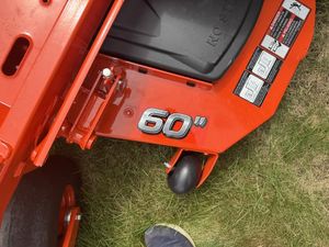 Tondeuse autoportée Kubota Z422KWTNC-60 à essence, moteur diesel, transmission hydrostatique - Product Image 5