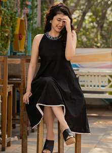 Robe haute couture faite à la main pour femmes, style vintage avec broderie, robe de soirée élégante teinte unie à col licou noir sexy - Product Image 5