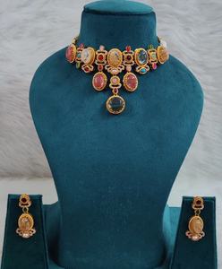 Collier Polki en laiton de qualité supérieure avec de magnifiques boucles d'oreilles, ensemble de collier traditionnel indien minimaliste pour mariage, tenue de soirée - Product Image 4