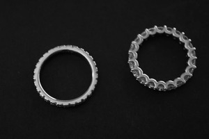 925 Starling Silver Moissanite Eternity Ring Wedding Band VVS Moissanite Diamond Ring Joyería personalizada Regalo de boda para ella - Product Image 3