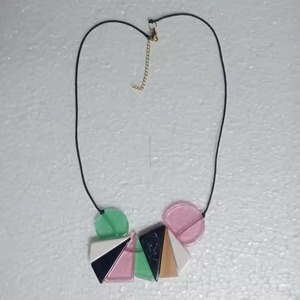 สร้อยคอเรซินคุณภาพสูงสำหรับผู้หญิงน้ำหนักเบาและมีสไตล์ทำด้วยมือเครื่องประดับเรซินสำหรับผู้หญิง - Product Image 1