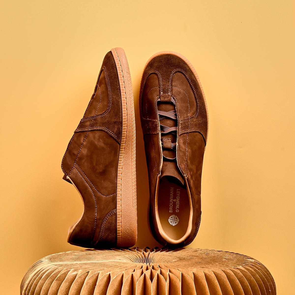 สีน้ำตาล