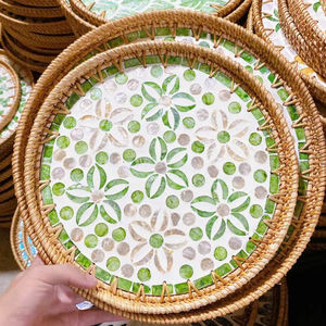 Plateau en rotin avec incrustation de nacre, combinaison de coquillages en rotin pour table à manger, Vietnam par 99 Gold Data - Mme Violet - Product Image 1