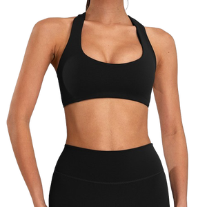 Sujetador deportivo simple con cuello Halter para mujer, Sujetador deportivo transpirable para uso activo, hecho en Pakistán, técnica lavada - Product Image 1