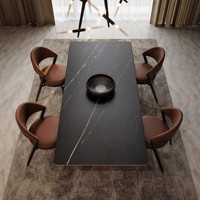 Table à manger rectangulaire contemporaine Moon Design avec plateau en marbre noir et or, structure métallique stable et pieds en acier inoxydable pour salle à manger