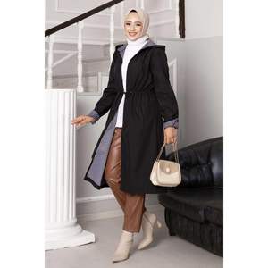 Gabardina de corte ancho para mujer en negro con diseño de cremallera de túnel en la cintura - Product Image 4