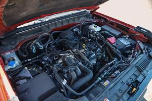 Bronco Outer Banks 2022 EcoBoost de 4 Cilindros, 4x4, Rojo Metálico Picante, Sin Modificar - Product Image 3