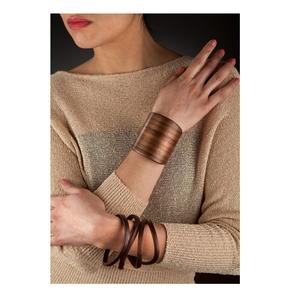 Bracelets en bois massif naturel traditionnels de qualité supérieure, bords raffinés, épaisseur équilibrée, imperméables, couleurs personnalisées pour cadeaux d'affaires - Product Image 1