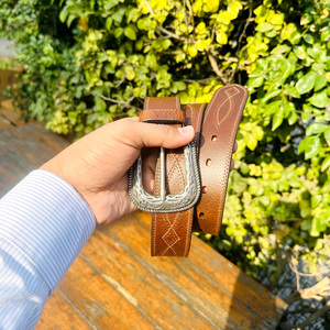 Personnalisable de haute qualité peau de vache Vintage Western robuste en cuir de buffle véritable ceinture affaires décontracté mode fer laiton fil - Product Image 6