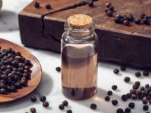 Aceite esencial de pimienta negra de primera calidad con grado Ayurvédico 100% puro y natural para aliviar el dolor Inmunidad y masaje Hecho EN LA India - Product Image 2