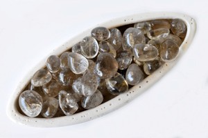 หินควอตซ์สีเทาควันบุหรี่แกะสลักอย่างสวยงาม สำหรับงานศิลปะและตกแต่งบ้านตามหลักฮวงจุ้ยที่เป็นมิตรกับสิ่งแวดล้อม - Product Image 4