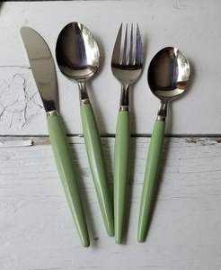 Ensemble de couverts en acier inoxydable au design tendance avec manche en résine, cuillère, couteau, fourchette de la plus haute qualité en provenance d'Inde - Product Image 1