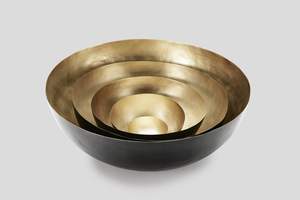 Ensemble de bols en métal élégant avec finition noire et dorée pour un service élégant et un accent de décoration moderne pour la maison - Product Image 6