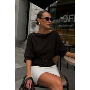 Blouse en tricot à col bateau et manches courtes avec détail ceinture - Marron - Marron - Product Image 5