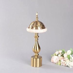 เตาเผาเครื่องหอมบาคูร์โลหะสมัยใหม่ พร้อมโดมทองเหลืองและท็อปหินอ่อน ดีไซน์แบบอาหรับ สำหรับใช้ในบ้านตะวันออกกลางและอ่าวอาหรับ และใช้ในเดือนรอมฎอน - Product Image 1