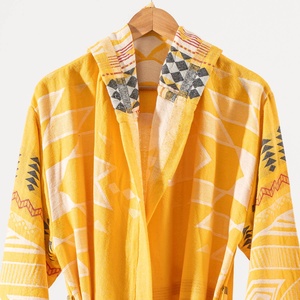 Peignoirs en gros - Kimono tribal moutarde 100% coton turc, fournisseur OEM pour hôtels, spas et centres de villégiature - Product Image 4