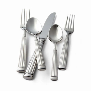 Ensemble de couverts en acier inoxydable à usage quotidien avec poignées confortables et aspect propre pour tous les besoins de la salle à manger - Product Image 1