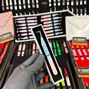 Pinces à épiler pour extensions de cils à pointe en diamant à pointe en fibre, vente chaude, nouveaux designs de couleurs personnalisées, couleurs personnalisées, étiquette privée - Product Image 1