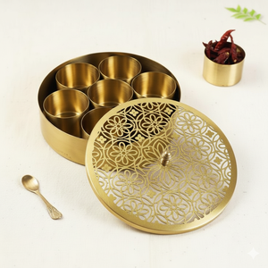 Poignée et cuillère en laiton gravées à la main pour boîte à épices |   Boîte à épices indiennes classiques pour restaurants, maisons et services de traiteur - Product Image 3