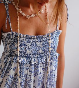 เดรสยาวสไตล์โบฮีเมียนลายดอกไม้สำหรับผู้หญิง พร้อมลายพิมพ์บล็อกสีน้ำเงินแบบทำมือ แขนกุด เหมาะสำหรับใส่ไปเที่ยวทะเลในฤดูร้อน สายคล้องไหล่ปรับได้ - Product Image 3