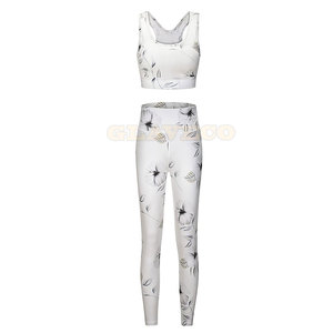 Ensemble de yoga sur mesure de style unique, ensemble de yoga de couleur unie, ensemble de yoga pour femmes de fabrication pakistanaise - Product Image 1