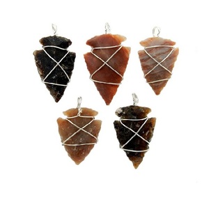 Collar de piedras preciosas con colgante de punta de flecha de ágata envuelto en alambre elegante de 2 pulgadas al por mayor con diseño de punta de flecha - Product Image 1