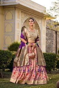 Dernière tenue de créateur à feuilles persistantes Jacquard en soie Lehenga Choli & Dupatta avec tissage Zari Work Indian Exporter Work Woman Fashion - Product Image 5