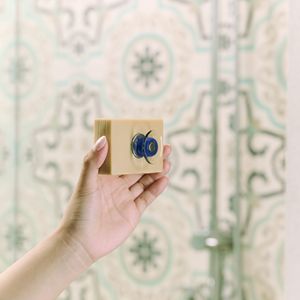 Porte-savon magnétique de haute qualité avec ventouse Porte-savon flottant portable Capacité de charge de 150g au prix le plus bas du marché - Product Image 1