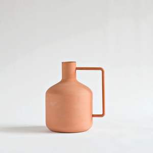 Florero de hierro de metal grabado delicado hecho a mano, grabados florales contemporáneos y tradicionales para decoración del hogar - Product Image 1