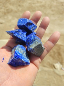 Piedra preciosa natural cruda colección de cristal de lapislázuli piedra artesanal para decoración regalo meditación feng shui reiki de proveedor mayorista - Product Image 5