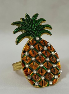 6 Anillos de Servilleta Metálicos con Diseño de Corona Navideña, Porta Servilletas con Pedrería, Estilo Americano, Decoración para Cena Navideña, Fiesta de Navidad - Product Image 4