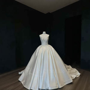 Robes de mariée élégantes et modernes NT100 en satin, dentelle florale et cristaux, coupe Empire, pour femmes - Product Image 1