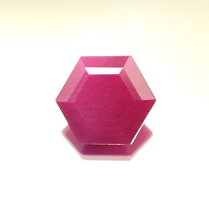 Hexagone rubis opaque à facettes de 6 mm à 20 mm pierre précieuse en vrac rubis rouge foncé créée en laboratoire pour la fabrication de bijoux à bricoler soi-même. - Product Image 3